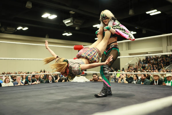 Raku and Pom Harajuku vs. Hyper Misao and Mifu Ashida