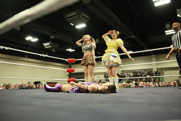 Raku and Pom Harajuku vs. Hyper Misao and Mifu Ashida