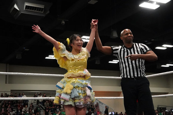 Raku and Pom Harajuku vs. Hyper Misao and Mifu Ashida