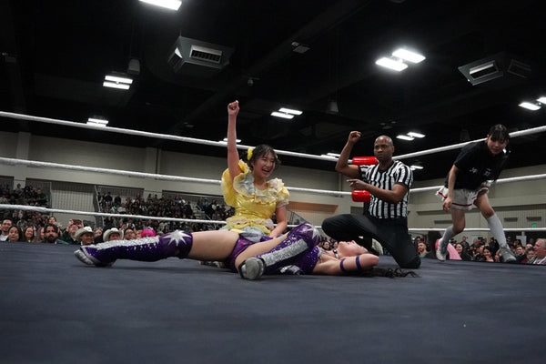 Raku and Pom Harajuku vs. Hyper Misao and Mifu Ashida