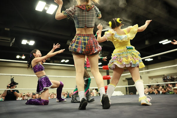 Raku and Pom Harajuku vs. Hyper Misao and Mifu Ashida