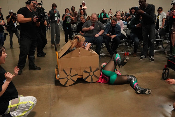 Raku and Pom Harajuku vs. Hyper Misao and Mifu Ashida