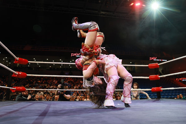 Yuki Kamifuku and Wakana Uehara (“OberEats”) vs. Yuki Aino and Vert Vixen